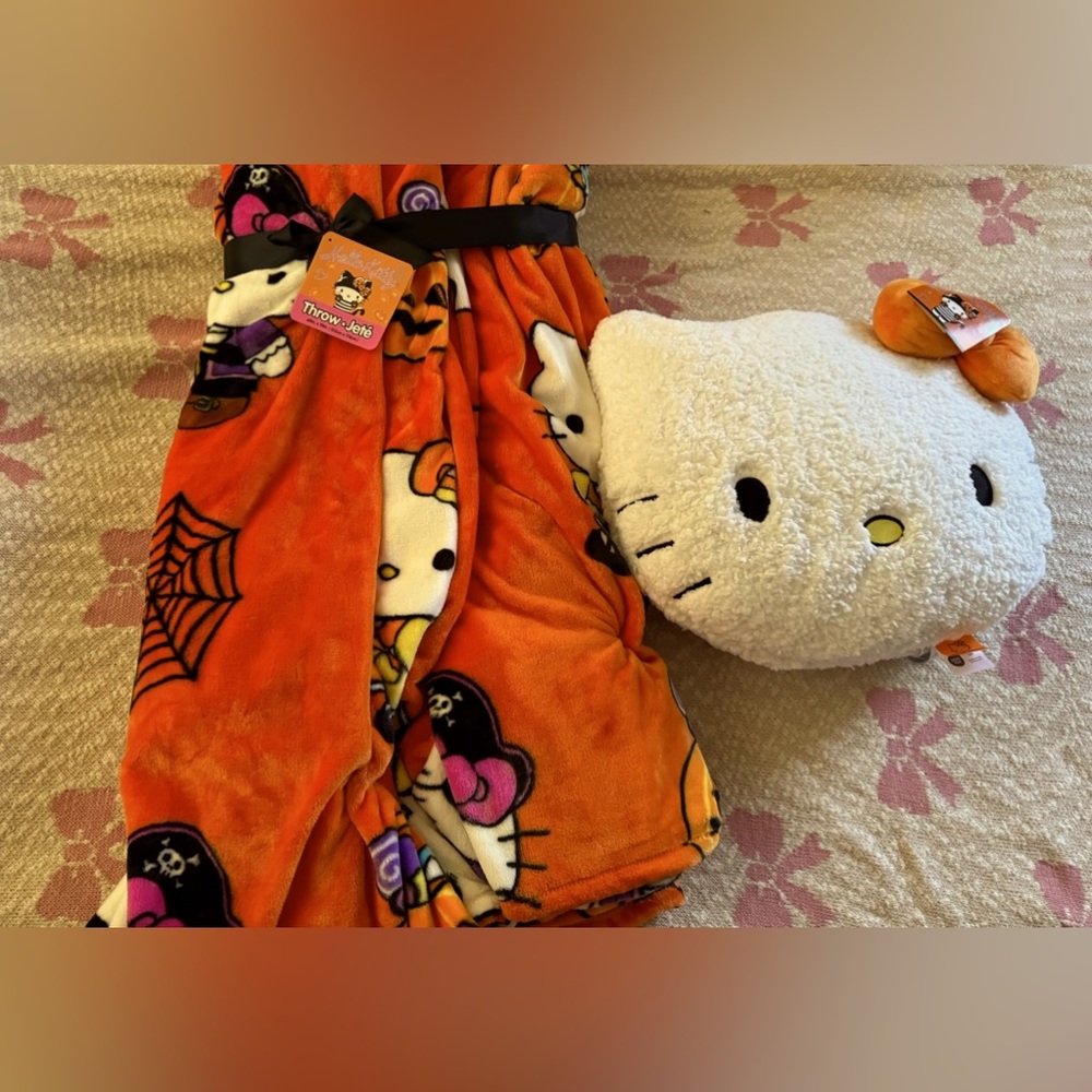 VIRAL HTF Hello Kitty Halloween Blanket & Hello Kitty Halloween Pillow Bundle